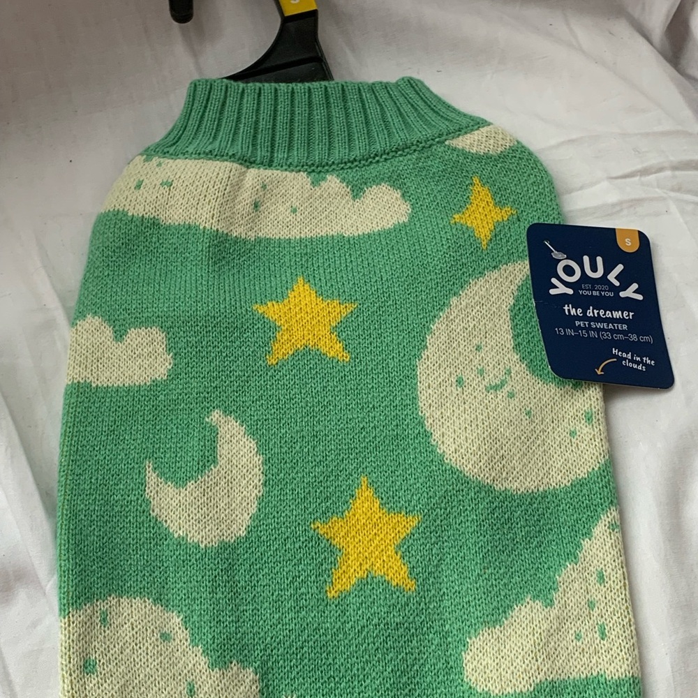 Moon & Star Pet Sweater 
👀BUNDLE AND SAVE🥳